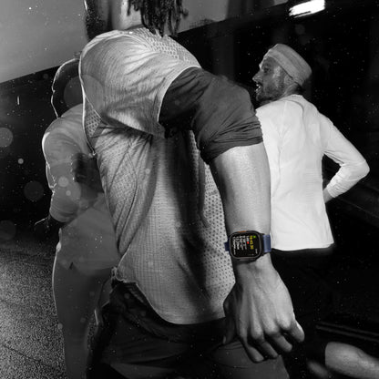 Apple Watch Ultra 2 GPS + Cellular 49 mm Smartwatch z wytrzymałą kopertą z tytanu kolor Czarny+ Bransoleta mediolańska kolor Czarny-S. Monitor Fitness, superwydajna bateria, neutralność węglowa